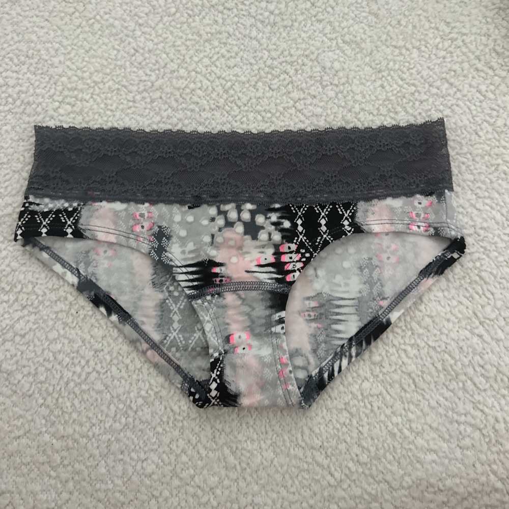 Victoria’s Secret Gray Lace-Waist Printed Hiphugger Panty